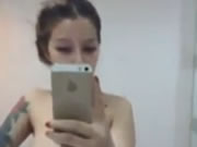 Gadis Bertato Toilet Selfie