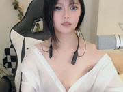 Gadis cantik di siaran langsung